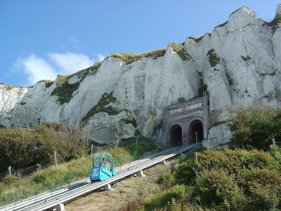 Idealement Situe "Le Studio" Les Locations Isahora Sont Aussi A 2 Pas Du Chateau D'Eu, Des Falaises Du Treport, De Mers Les Bains Et Aux Portes De La Baie De Somme Э (Приморская Сена) Экстерьер фото