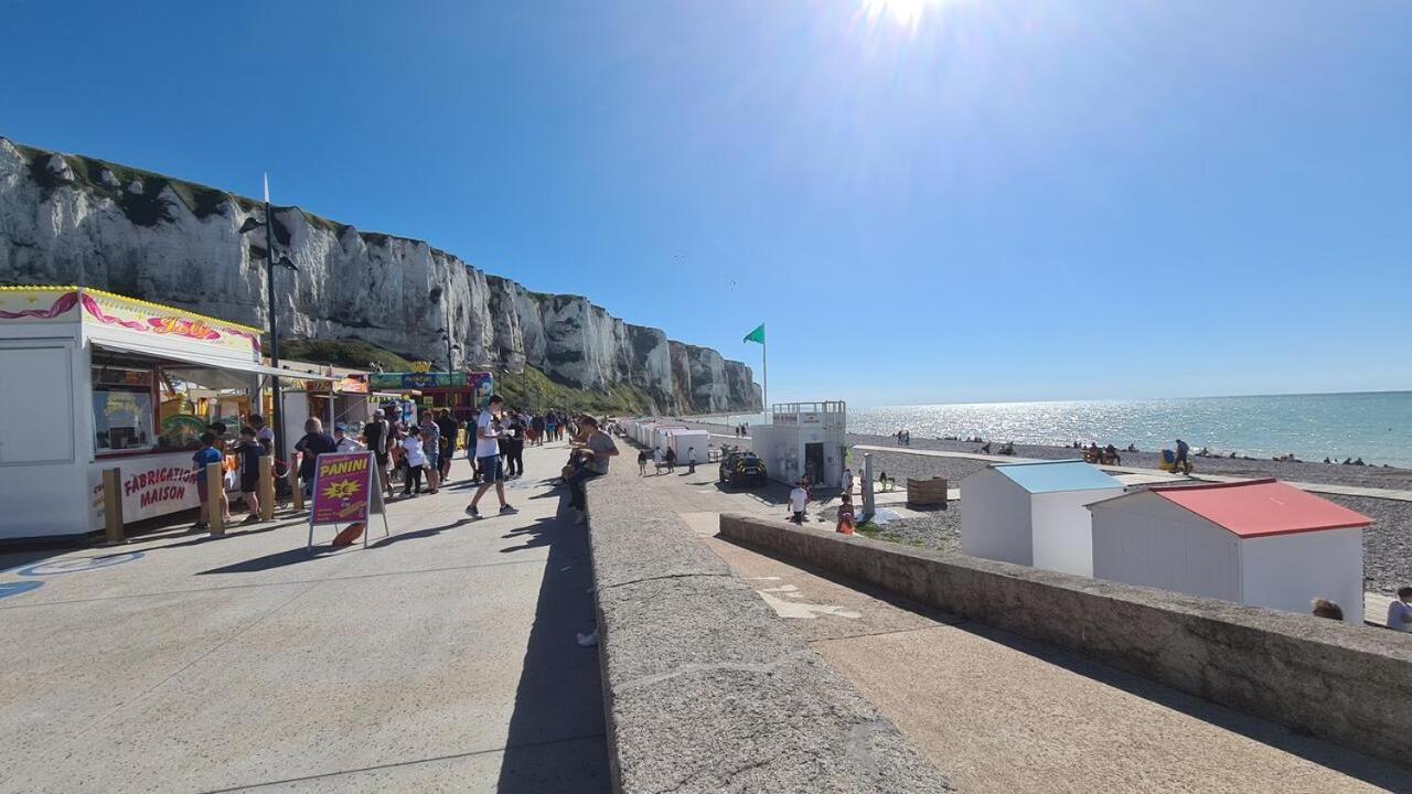 Idealement Situe "Le Studio" Les Locations Isahora Sont Aussi A 2 Pas Du Chateau D'Eu, Des Falaises Du Treport, De Mers Les Bains Et Aux Portes De La Baie De Somme Э (Приморская Сена) Экстерьер фото