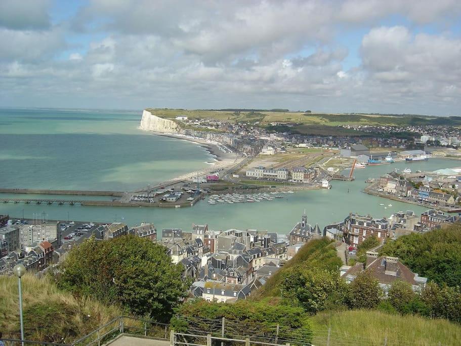 Idealement Situe "Le Studio" Les Locations Isahora Sont Aussi A 2 Pas Du Chateau D'Eu, Des Falaises Du Treport, De Mers Les Bains Et Aux Portes De La Baie De Somme Э (Приморская Сена) Экстерьер фото